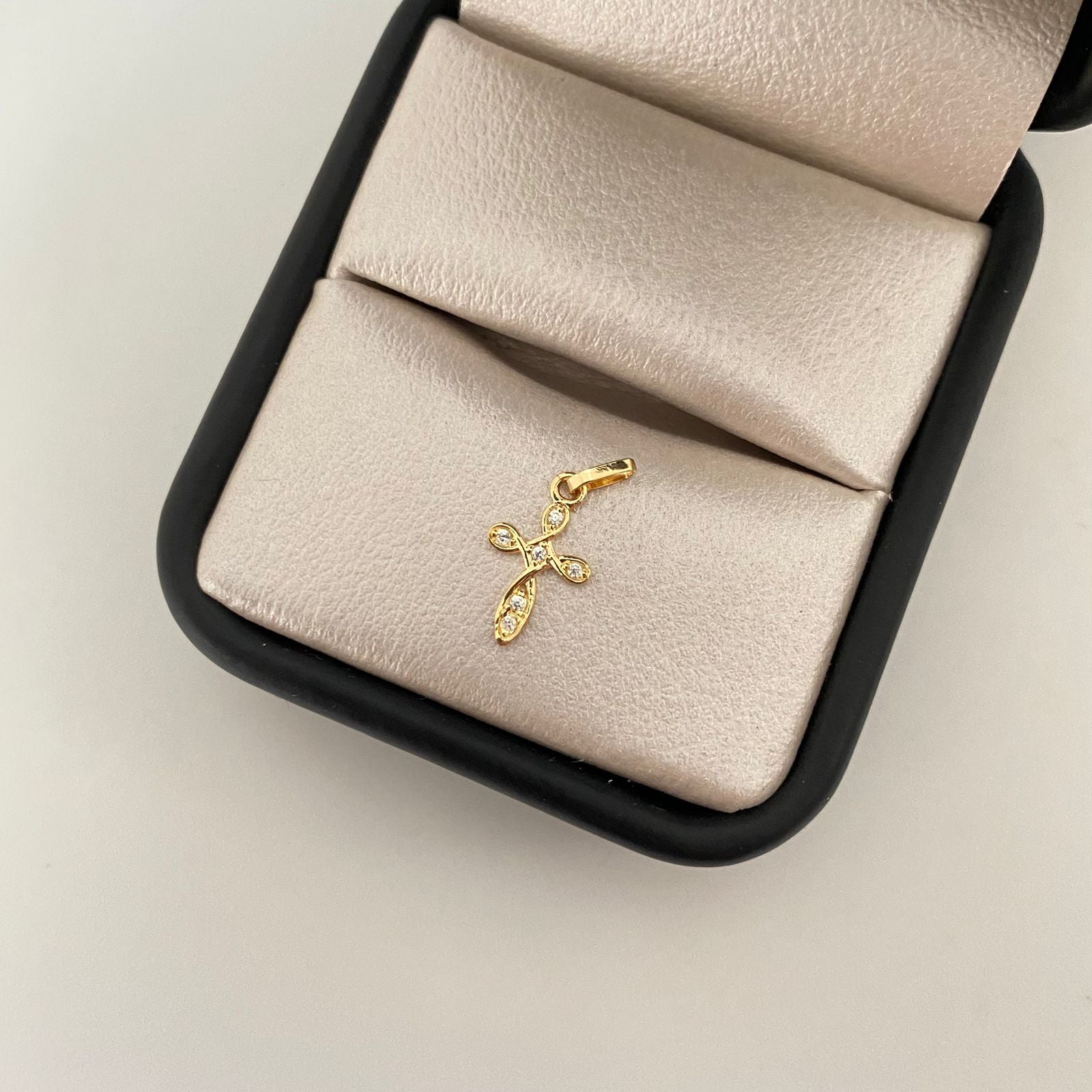 Dije mini cruz entrelazada circones Oro amarillo 18k 0,4 Gr / 1,6 Cm